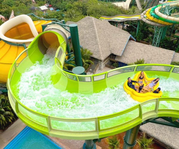Aquatopia_PowerRAPIDS_11_Edited_EvenMoreWater_5PersonCloverleaf_NoScaffolding